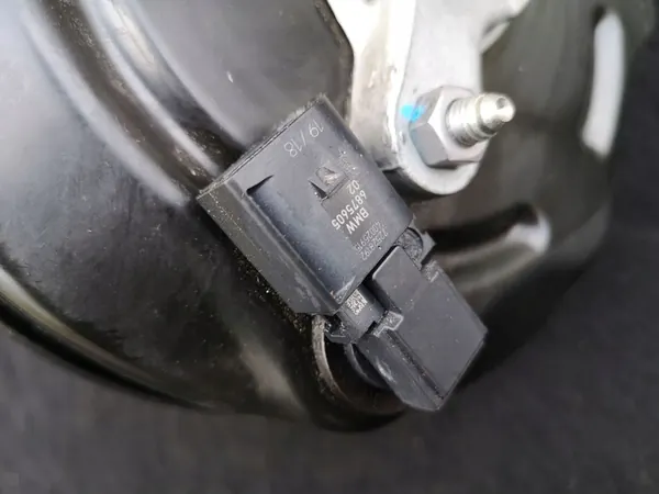 BMW F30 LCI 330e Hybrid Bromsservopump 6855846 image 3