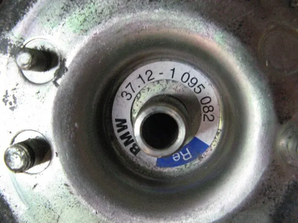 Taka oikea jousituspatja OEM 1095082 BMW 5 image 4
