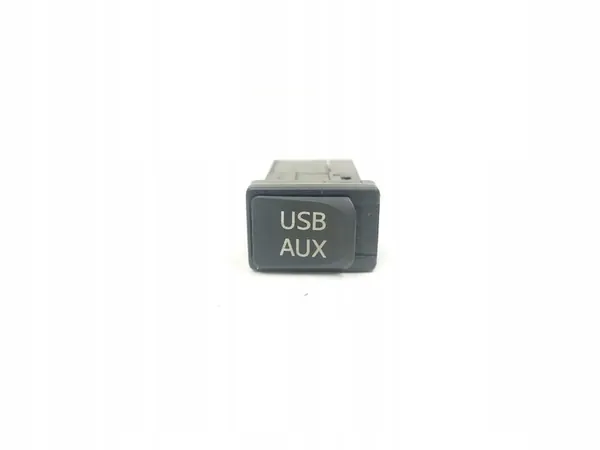 Toma USB Toyota Verso-S 2012 image 1
