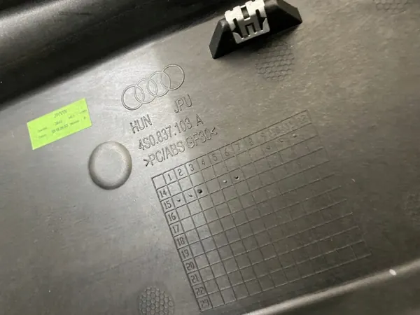 Garniture Portière Gauche Audi R8 OEM 4S0837103A - Occasion image 5