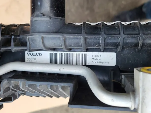 Marco de Radiador de Agua de Aire Acondicionado Volvo XC60 II 2.0 D Mild Hybrid image 8