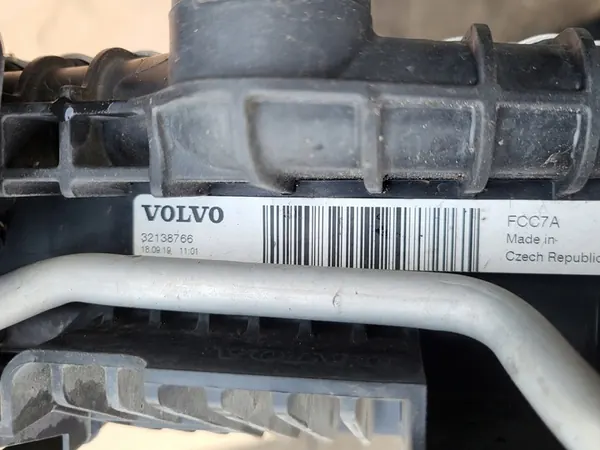 Marco de Radiador de Agua de Aire Acondicionado Volvo XC60 II 2.0 D Mild Hybrid image 9