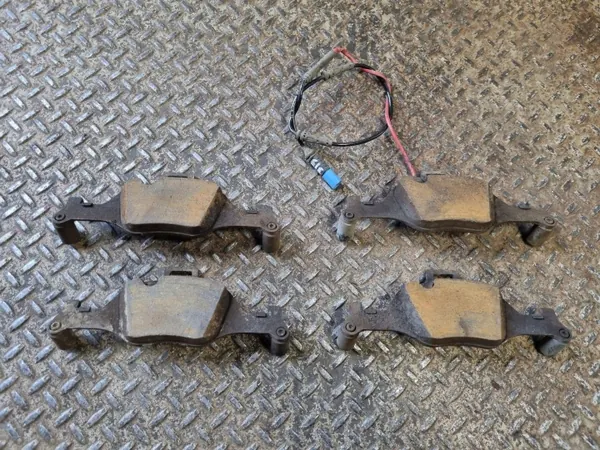 Pastilhas de travão dianteiras BMW OEM 6888494 - Usadas image 2