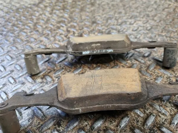 Pastilhas de travão dianteiras BMW OEM 6888494 - Usadas image 3