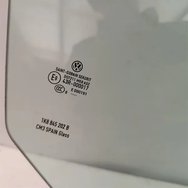 Vitre Portière Droite Avant VW Scirocco OEM 1K8845202B image 5