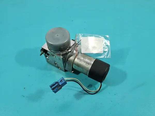 Gebrauchte BMW E39 Wasserpumpe OEM 7004889 HB70020-002 image 2