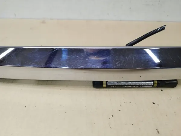 OEM Krominen Kahvansuojus Toyota Avensis T27 Sedanille image 3