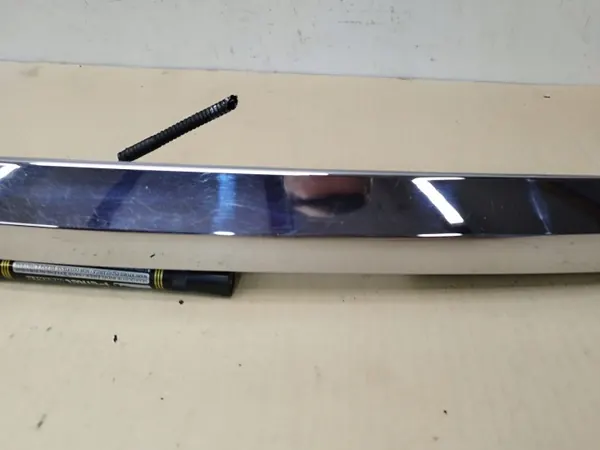 OEM Krominen Kahvansuojus Toyota Avensis T27 Sedanille image 4
