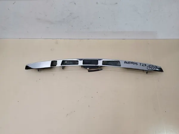 OEM Krominen Kahvansuojus Toyota Avensis T27 Sedanille image 7