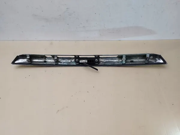 OEM Krominen Kahvansuojus Toyota Avensis T27 Sedanille image 8