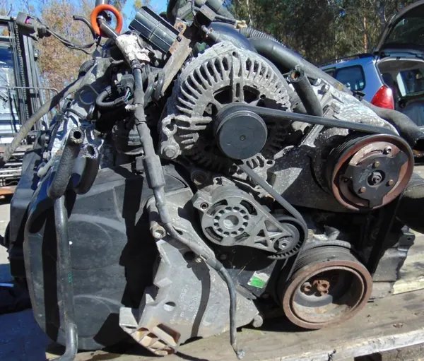 Motor VW Passat B6 2.0TDI usado OEM BMR image 3