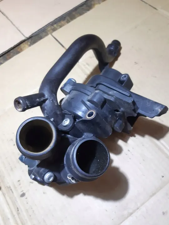 Vattenpump AUDI A5 8T 2.0 TFSI 06J121026L image 8