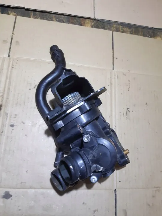 Vattenpump AUDI A5 8T 2.0 TFSI 06J121026L image 9