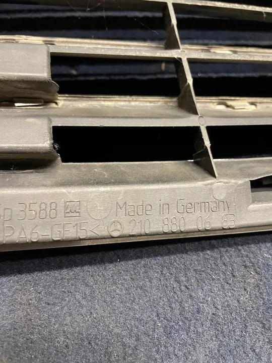 Griglia Cromata Anteriore MERCEDES CLASSE E (W210) image 3