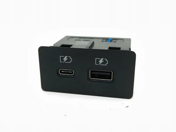 Nissan Juke II USB-aansluiting OEM 253316UA0B image 2