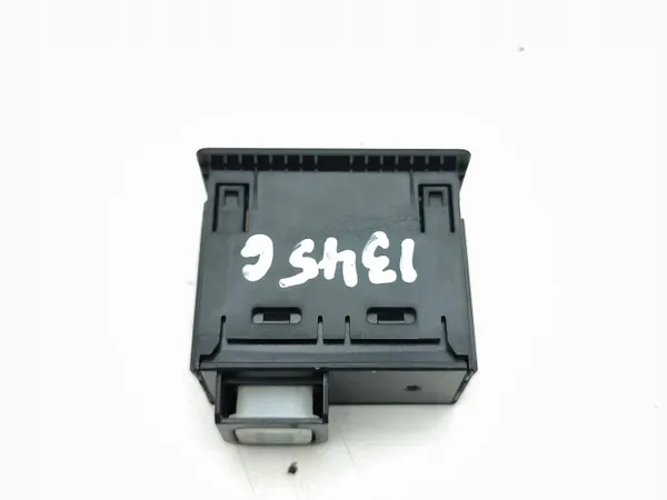Nissan Juke II USB-aansluiting OEM 253316UA0B image 5