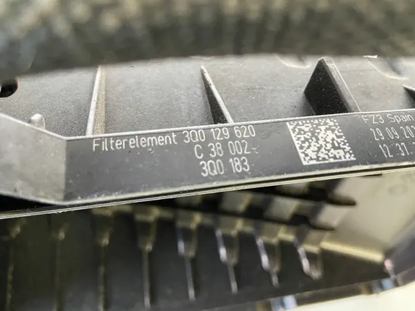 AUDI RS3 8Y Ilmansuodattimen Kotelo Yläosa 3Q0129620 image 3