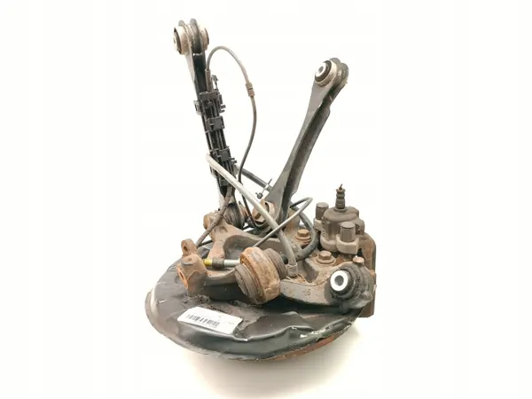 BMW Taka pyörännavan OEM 0000019773 - Käytetty image 3