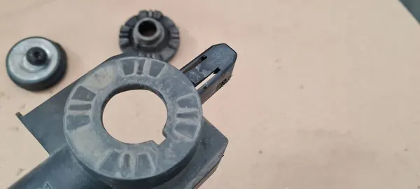 A6 C8 4K Kylarfäste 4K0805201 A7 4K image 9