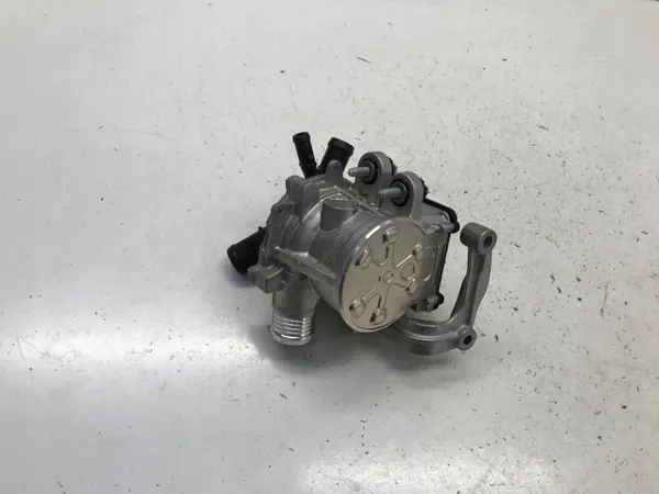 Bomba de água elétrica Mercedes OEM A2822009700 image 3