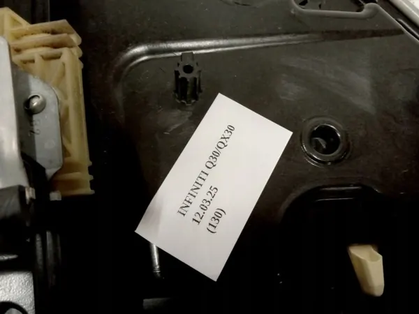 OEM 82610-5DM0A Oikea Takaoven Kahvan Kiinnitys image 5