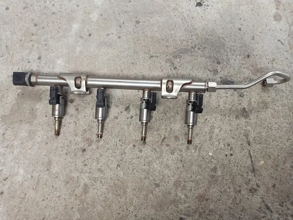 Rampe d'injection avec injecteurs Audi VW 1.4 TSI image 2