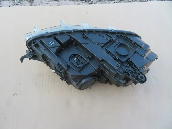 Refletor esquerdo Octavia III 5E1941017A image 8