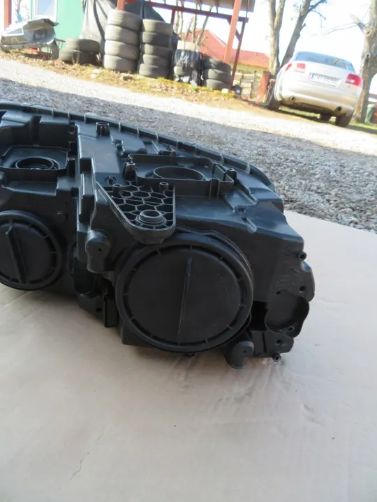 Refletor esquerdo Octavia III 5E1941017A image 9