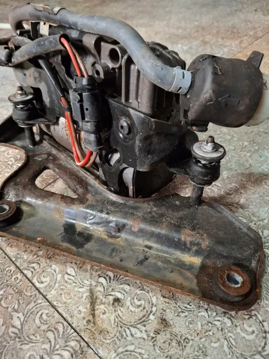 Wabco A2123200404 Begagnad Fjädringskompressorpump image 4