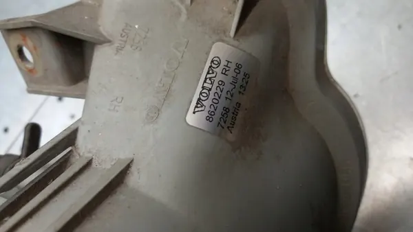 Farol direito Volvo V70 00-04R 8620229 image 4