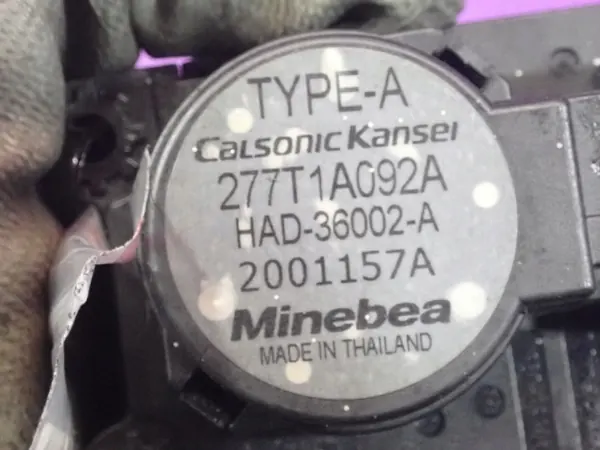 Motor de aquecimento Renault OEM 277T1A092A Usado image 4