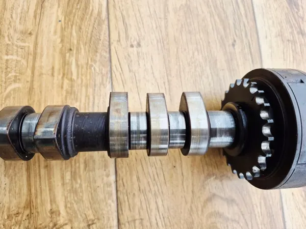 Audi A4 B6 2.0 Kamaxel OEM 06B109088A - Begagnad image 4