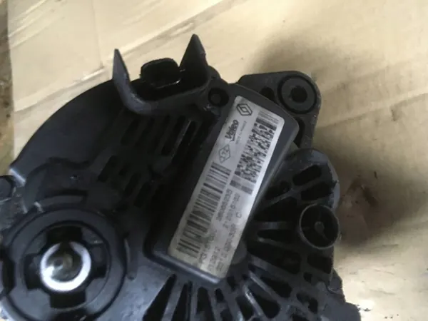 Vaihtovirtageneraattori Renault Megane III 1.6 Diesel OE 231007033R image 4