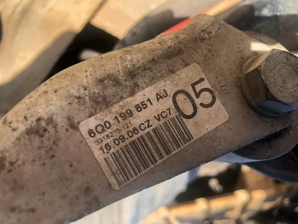 Moottorin tukirakenne VW Volkswagen Polo 9N Lift image 5