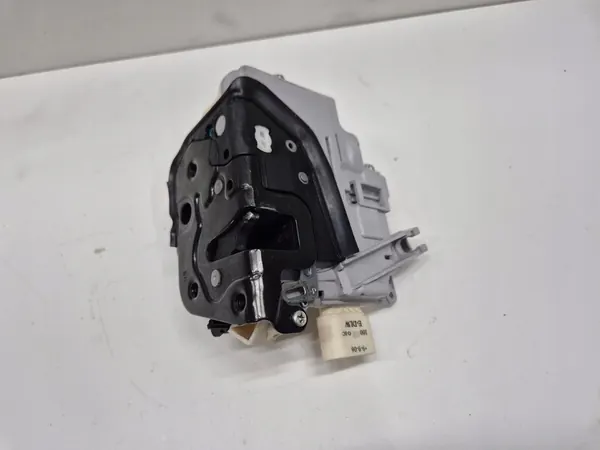 Framvänster Dörrlås AUDI A3 A4 image 3