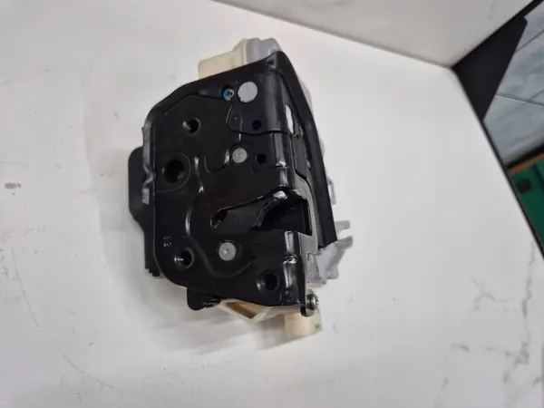 Framvänster Dörrlås AUDI A3 A4 image 4