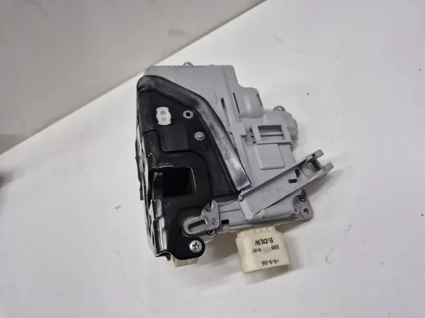 Framvänster Dörrlås AUDI A3 A4 image 5