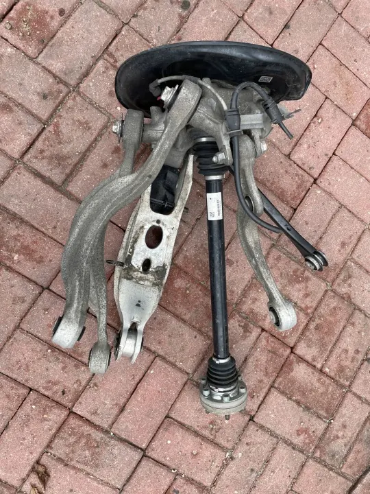 Suspensão pneumática traseira esquerda OEM 4M0505431AF Audi Q7 Q8 image 2
