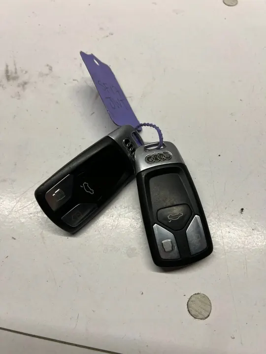 Audi A4/S4 B9 avain tai kortti OEM YQP4122 image 2
