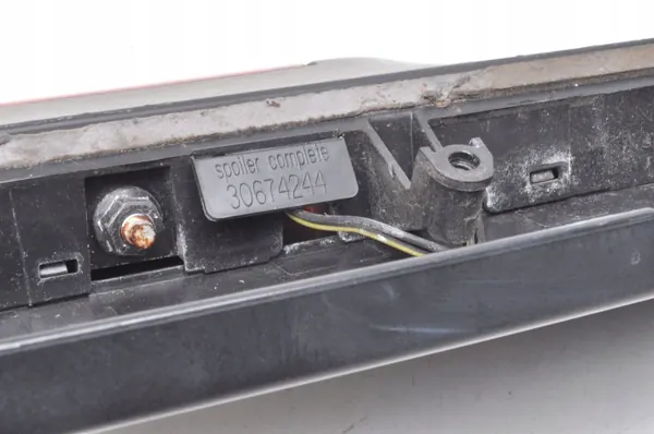 Spoiler Volvo C30 OEM 30674244 - Estado Usado image 9