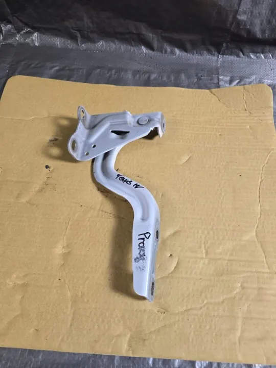 Charnière de Capot Droit Avant Toyota Yaris 4 OEM 53410-K0020 image 3