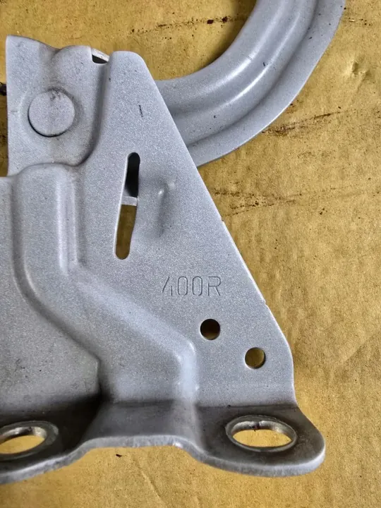 Charnière de Capot Droit Avant Toyota Yaris 4 OEM 53410-K0020 image 4