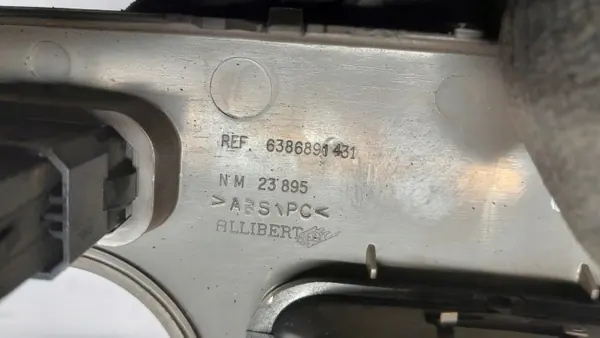Marco consola radio MERC VITOO W638 OEM image 3
