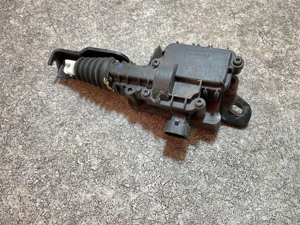 Fecho do Capô Tesla Model 3 OEM 164307100A - Usado image 2