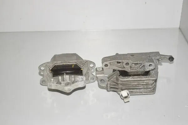 Soporte de Motor Izquierdo BMW X1 (F48) 2.0L 2018 6853453 image 2