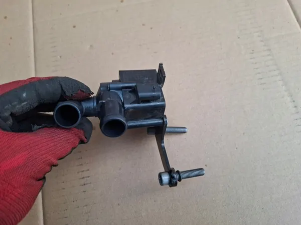 Tilläggsvattenpump Audi 4x4/SUV OE 07K965561B image 2