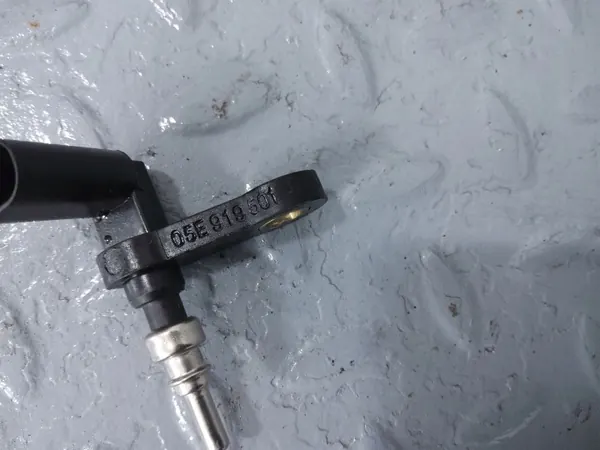 Kühlmitteltemperatursensor OEM 05E919501 für Skoda Kamiq image 3