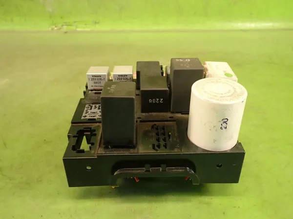 Volvo 940 zekeringkast OEM 3544224 - Gebruikte staat image 5