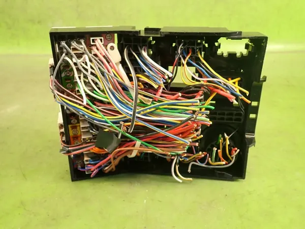 Volvo 940 zekeringkast OEM 3544224 - Gebruikte staat image 6