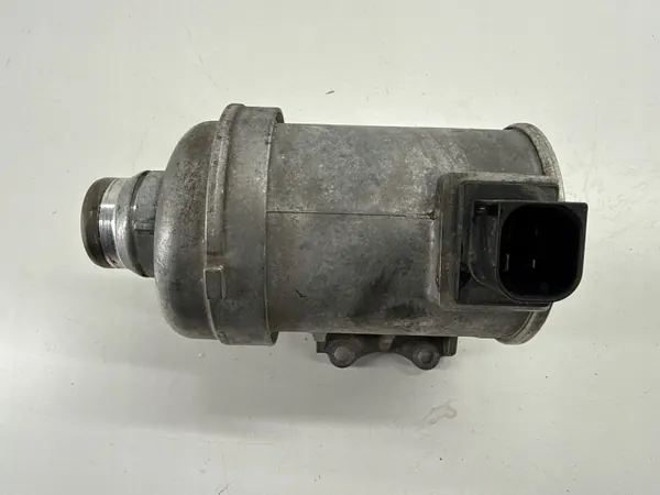Pompe à eau OEM 32382249 - Pièce Volvo OE d'occasion image 2